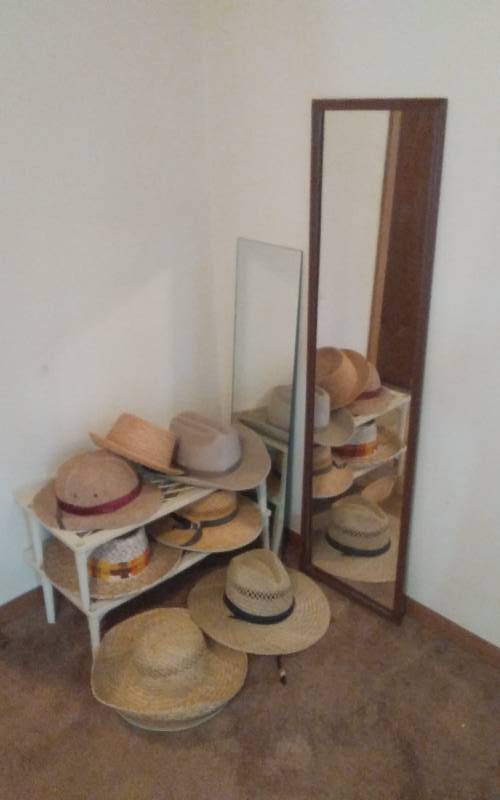 lot 36 image: Hats, Shelves, Mirrors