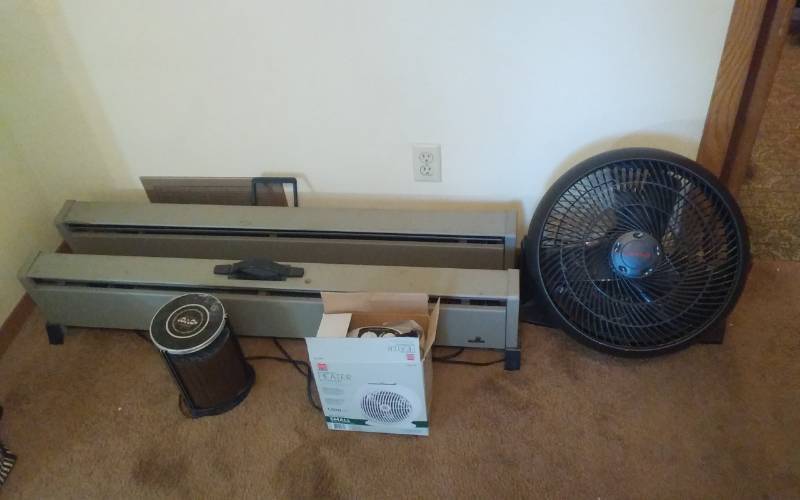 lot 37 image: Heaters & Fans