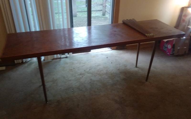 lot 39 image: Table 82x23x30 & Extra Legs 22
