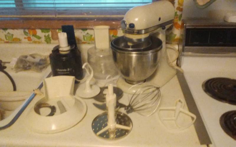 lot 48 image: Kitchen Aid Stand Mixer & Attachments