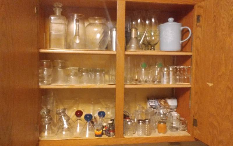 lot 52 image: Contents Of 3 Door Cupboard -Glassware Bring Boxes