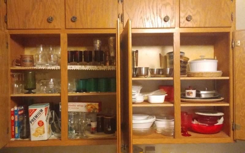 lot 54 image: Contents Of Upper 2 Doors Of Cupboard Dishes, Glassware Bring Boxes