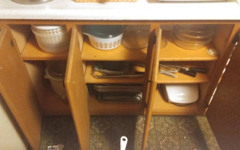 lot 55 image: Contents Of Lower Cupboards-Farberware, Appliances, Misc Bring Boxes