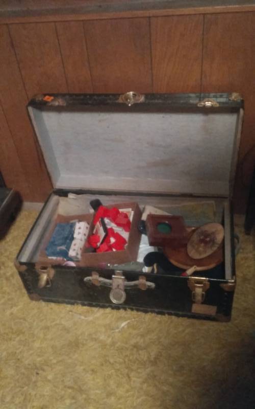 lot 67 image: Old Trunk Foot Locker & Contents