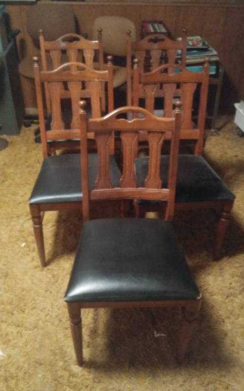 lot 75 image: 5-Dining Chairs
