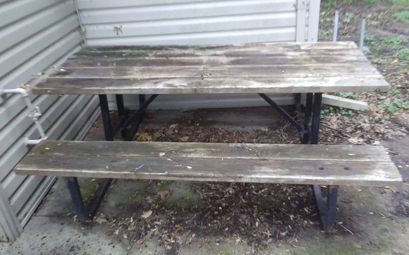 lot 103 image: Picnic Table 6 Foot Wood