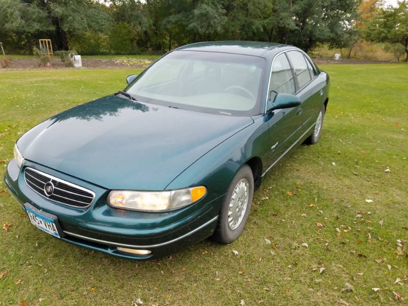 lot 1 image: 1998 Buick Regal V-6 4 door Sedan 3800 Series 2