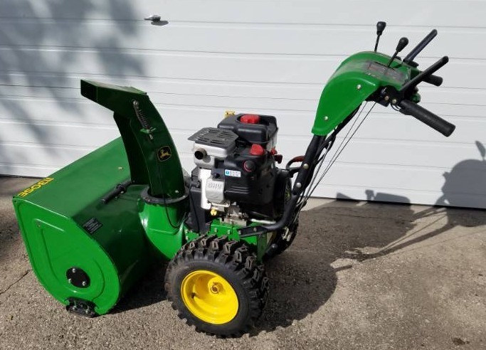 lot 3 image: John Deere 1130SE Snowblower 30 Cut