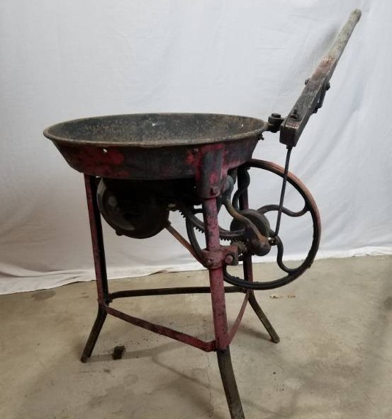 lot 4 image: Vintage Hand Crank Blacksmith Forge Table