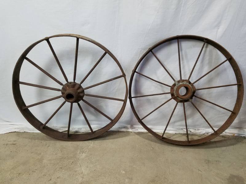 lot 9 image: 2 Vintage metal wheels