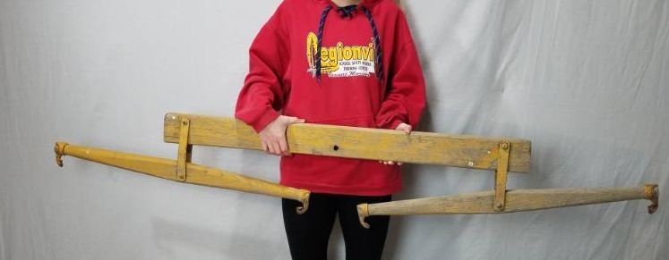 lot 13 image: Vintage wood Double Tree Yoke