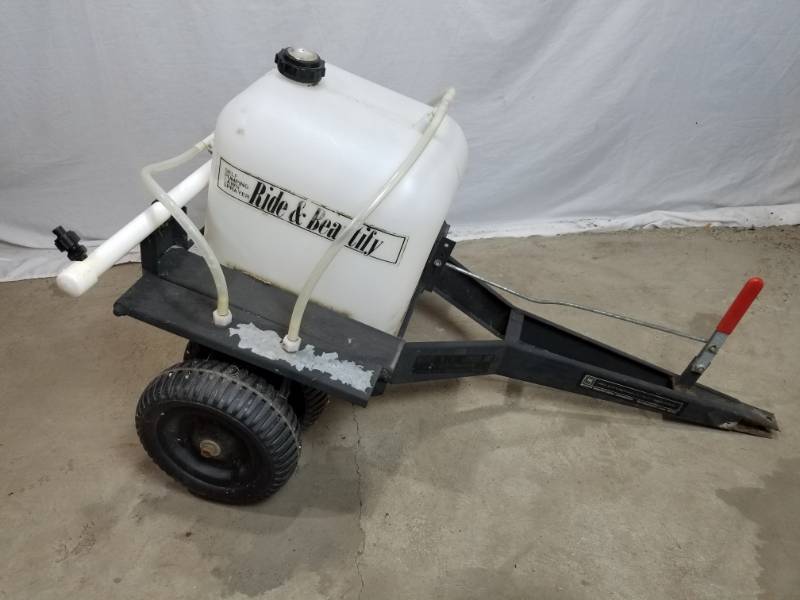 lot 18 image: Self-Pumping Lawn Sprayer