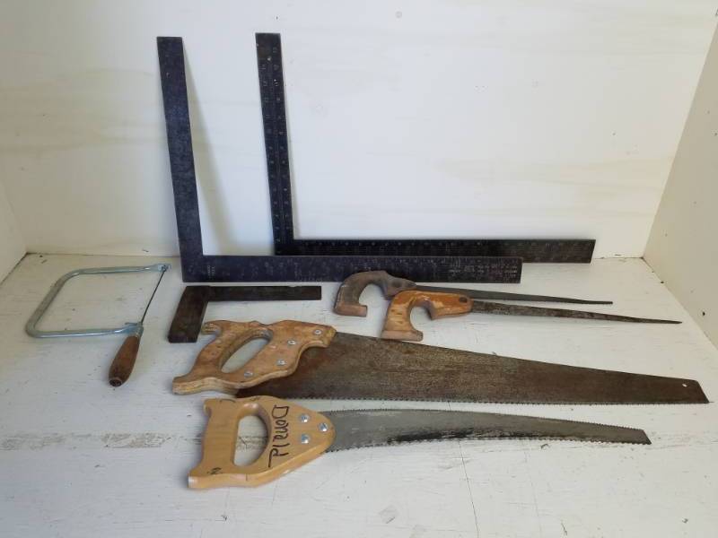 lot 22 image: Mix lot of carpenters saws and straight edges