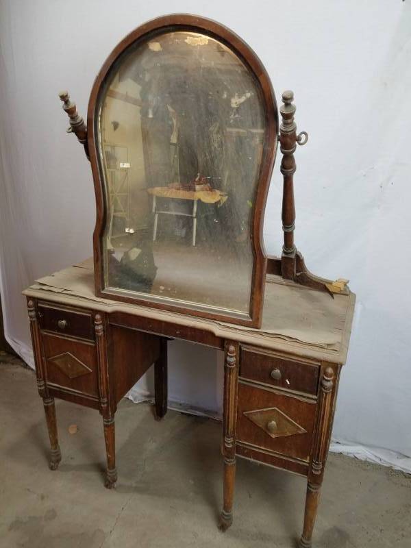 lot 24 image: Dresser with mirror needs restoring