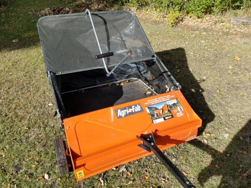 lot 27 image: Agri-Fab Leaf Sweeper 43 wide