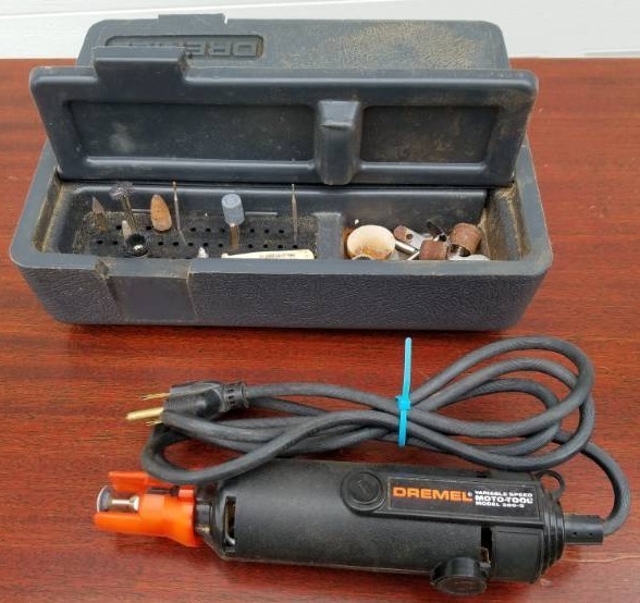 lot 31 image: Variable Speed Moto-Tool Dremel Tool and accessories