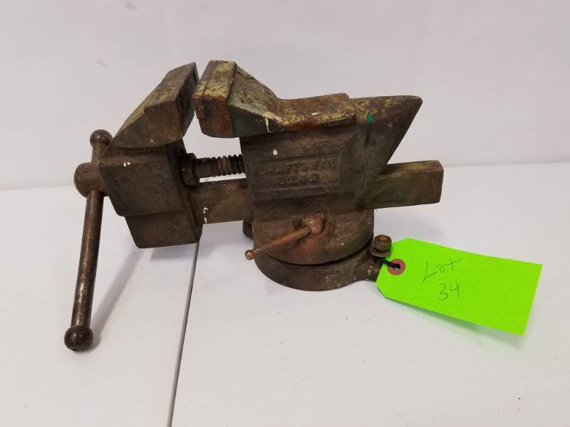 lot 34 image: Craftsman 5242 Vintage 3.5 Vise