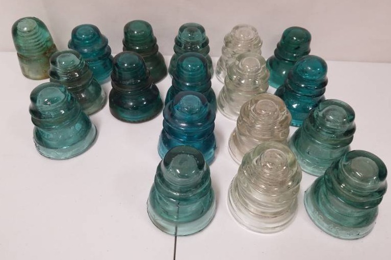 lot 39 image: 18 Vintage Glass Insulators