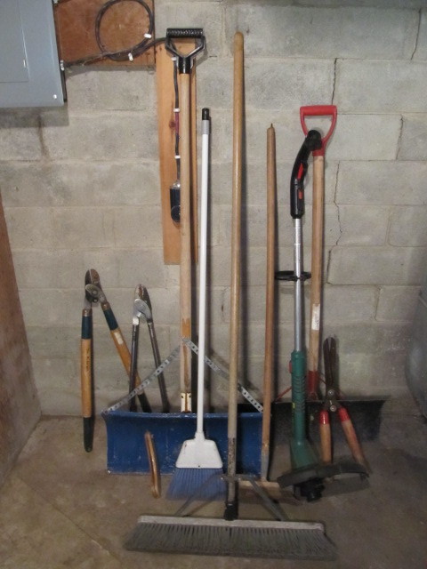 lot 73 image: Group of Yard Tools w Working Weed Whip