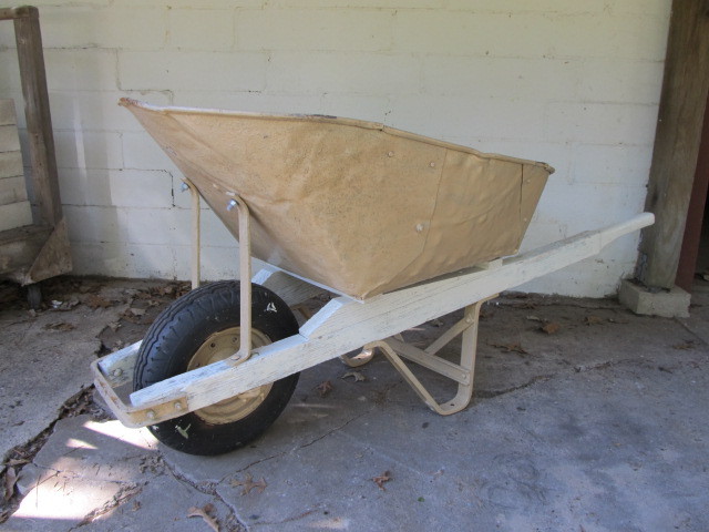 lot 77 image: Wheelbarrow