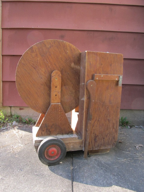 lot 103 image: Heavy Duty Strapping Machine wExtra Wheel & Strap