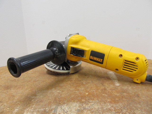 lot 110 image: DEWALT 4.5 Angle Grinder
