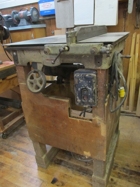 lot 8 image: Vintage WALLACE Universal Direct Drive Table Saw