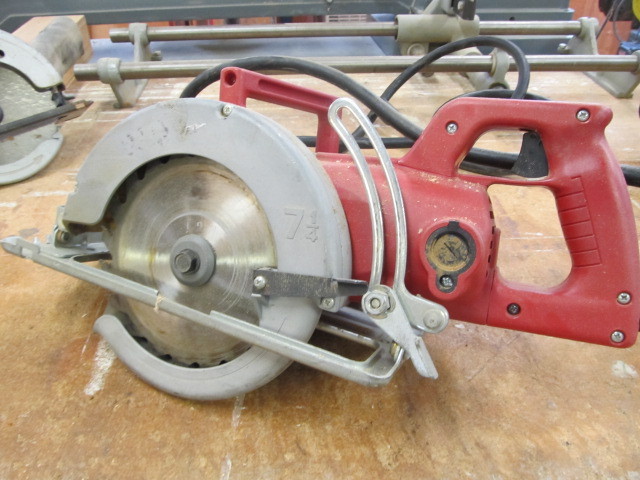 lot 21 image: MILWAUKEE 7 14 Circular Saw