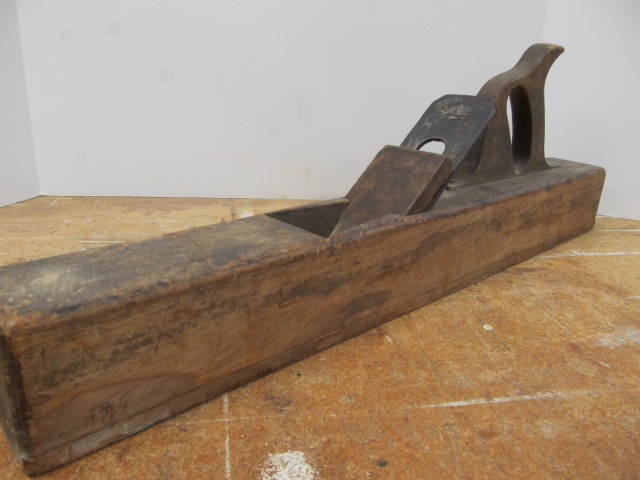 lot 32 image: Antique W. BUTCHER Woodworking Plane