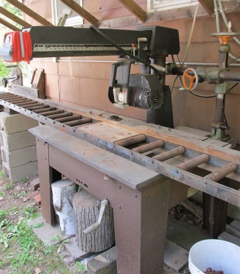 lot 43 image: DEWALT Industrial Construction Radial Arm Saw wRoller Extension Tables