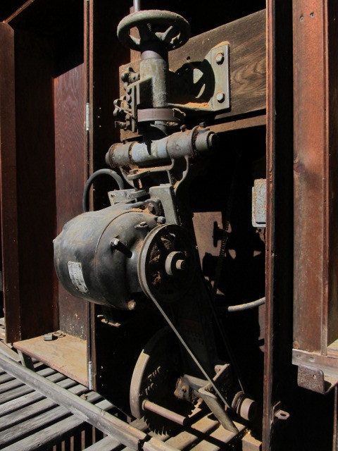 lot 44 image: Antique IRVINGTON MACHINE WORKS The Model Cutoff Saw