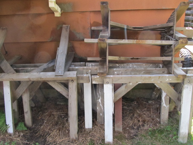 lot 46 image: Lot of Wooden Saw Horses