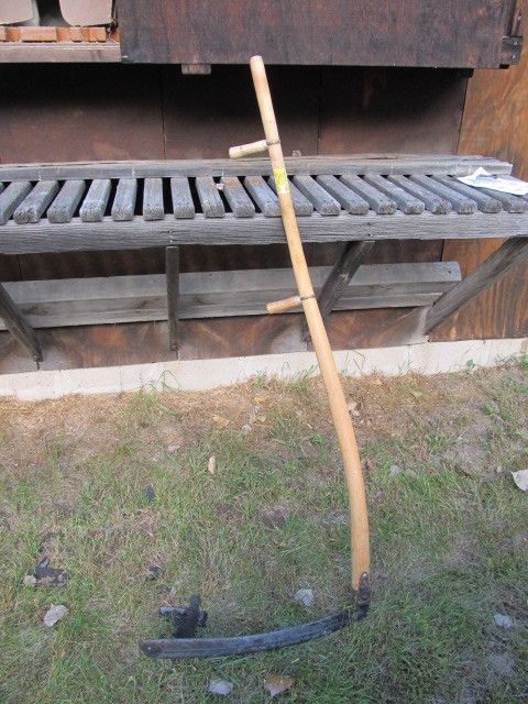 lot 47 image: Antique Threshing Scythe Tool