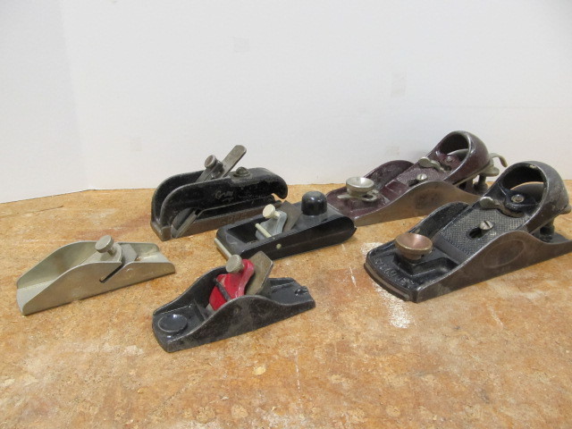 lot 121 image: Nice Lot of Vintage Woodworking Planes