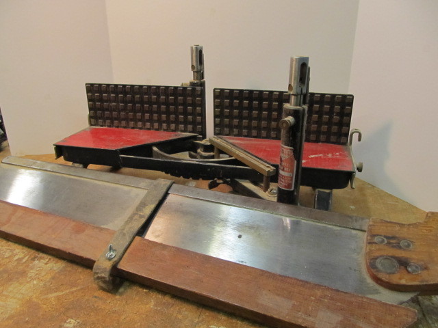 lot 128 image: Old Vintage MILLERS FALLS Miter BoxSaw