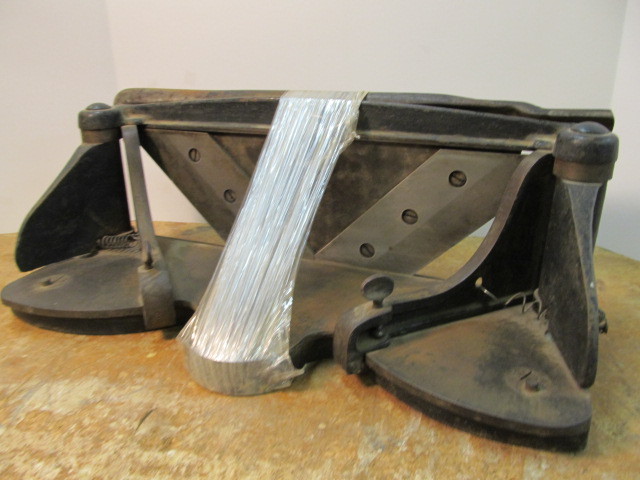 lot 129 image: Antique LION Universal Cutter No. 4 - Miter Jack