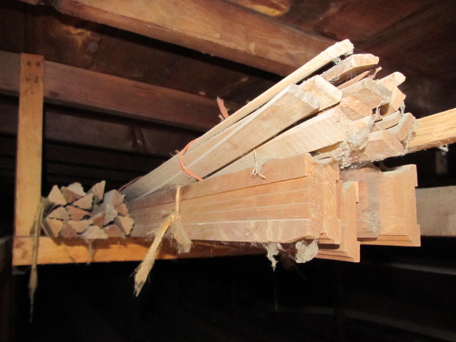 lot 141 image: Large Lot of Moulding