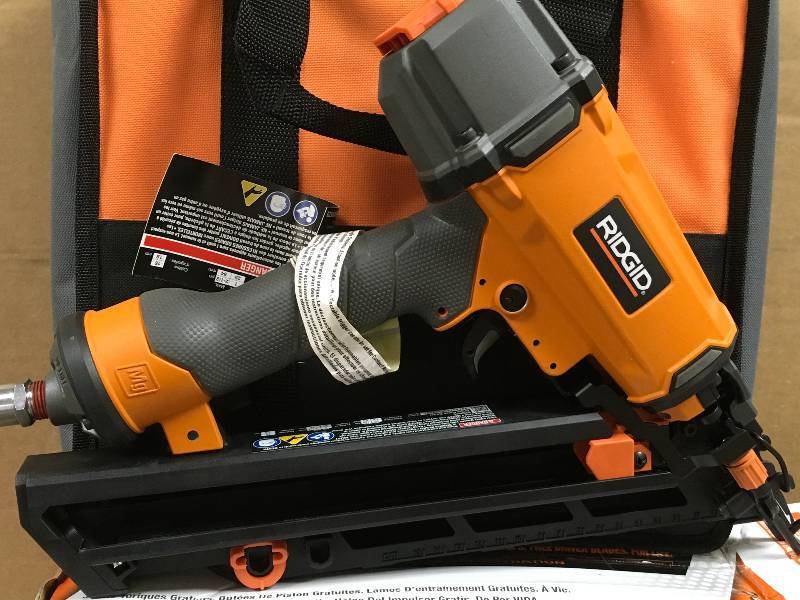 lot 15 image: Ridgid R250AFE 15 Gauge Angled Finish Nailer in working conditions