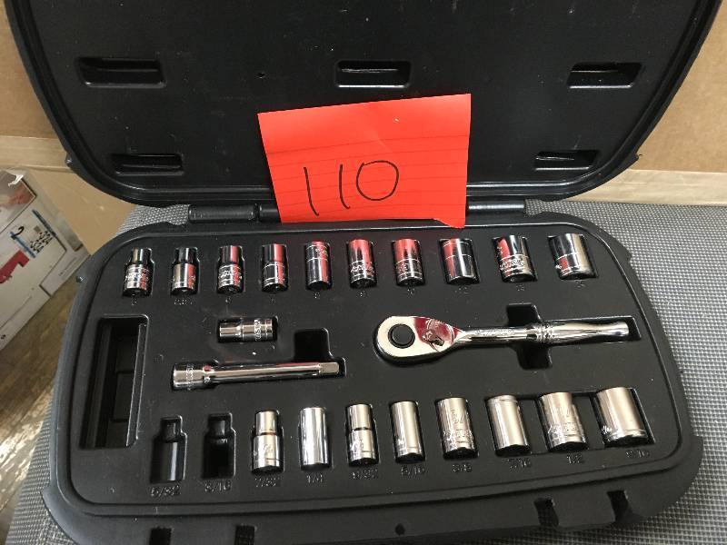 lot 110 image: Husky 1002 338 439 ( 30 Piece ) 14 Drive 6 Point SAE & Metric Standard Socket Set  MISSING PCS