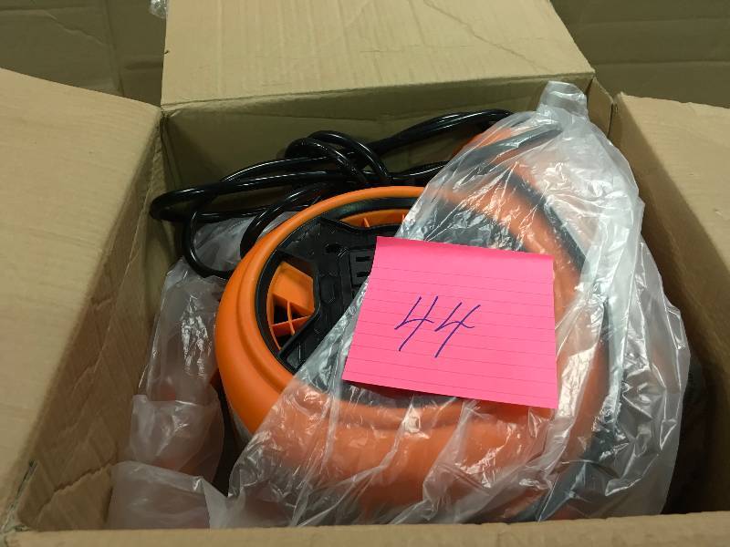 lot 44 image: RIDGID 600 CFM Blower Fan Air Mover With Daisy Chain in good conditions