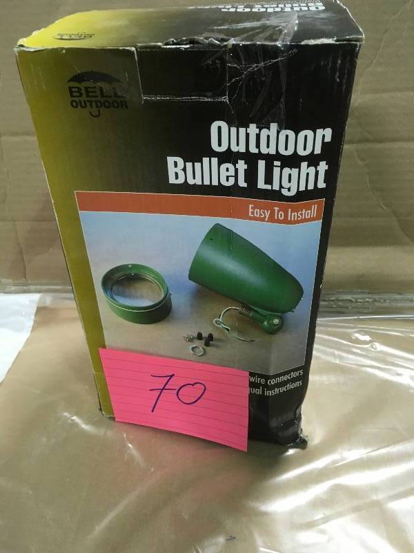 lot 70 image: Bell Lighting Shades 120-Volt Outdoor Green Bullet Light 5820-8 in good conditions