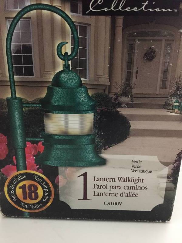 lot 189 image: Malibu Landscape Lights - New - Qty 5