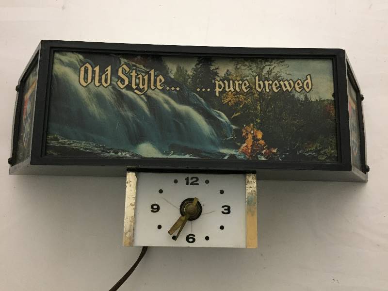 lot 182 image: Old Style Clock Light Works Vintage
