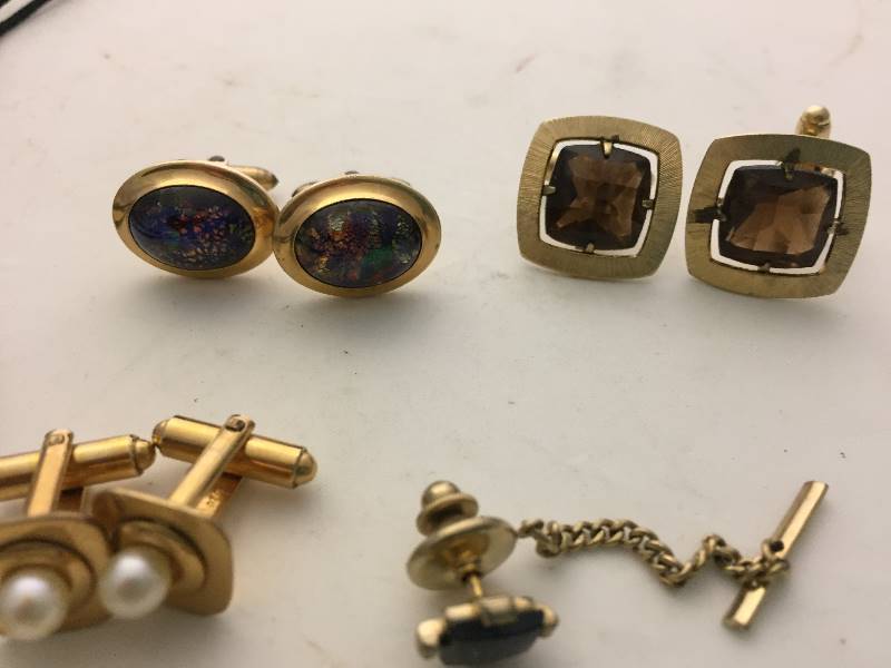 lot 215 image: Mens Jewelry