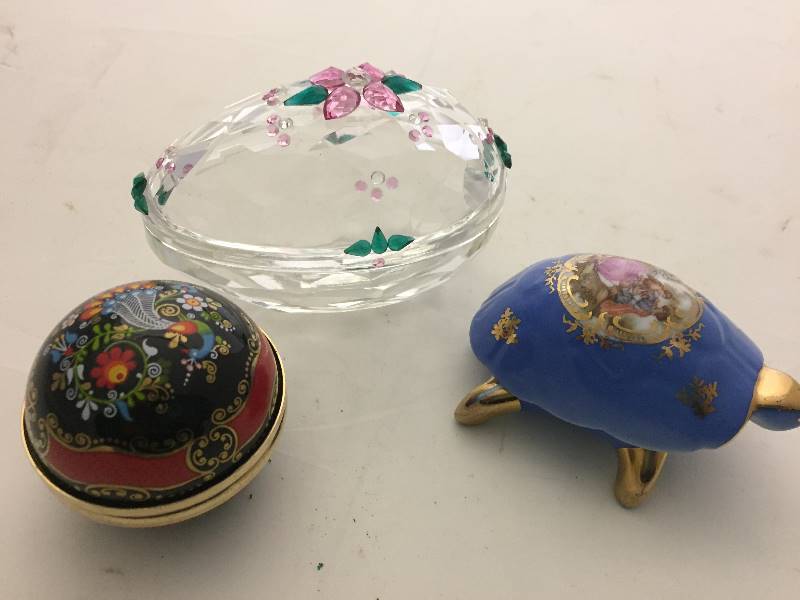 lot 218 image: Trinket Boxes - Limoges & more