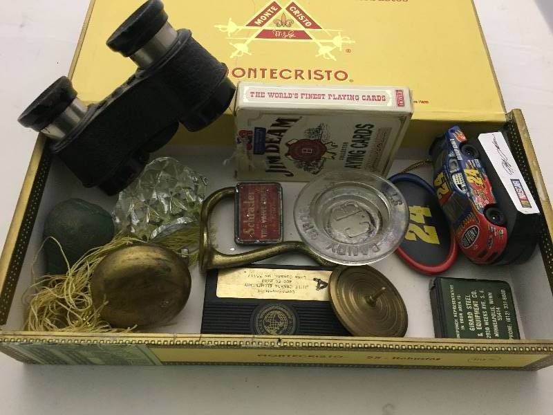 lot 222 image: Box of Collectibles