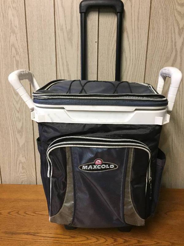 lot 226 image: Igloo Maxcold Rolling Cooler