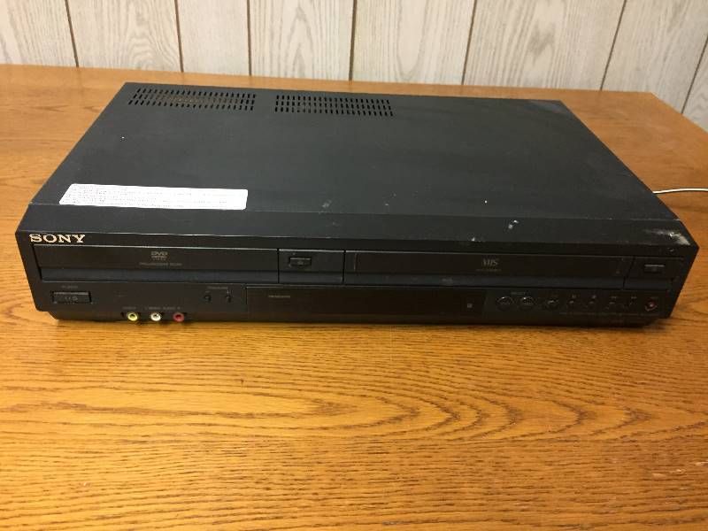 lot 230 image: Sony DVD Player  VCR SLV-D380P