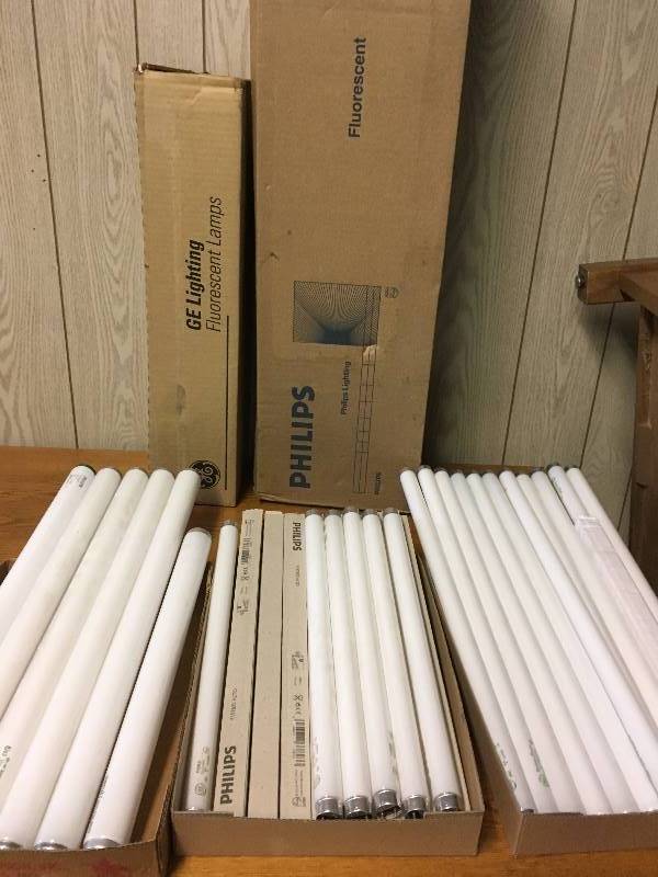 lot 233 image: Huge Lot of New Flourescent Lightbulbs