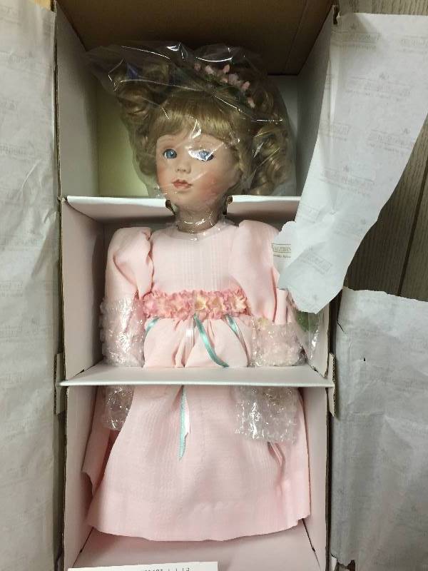 lot 257 image: Ashton Drake Porcelain Doll - Spring Promise